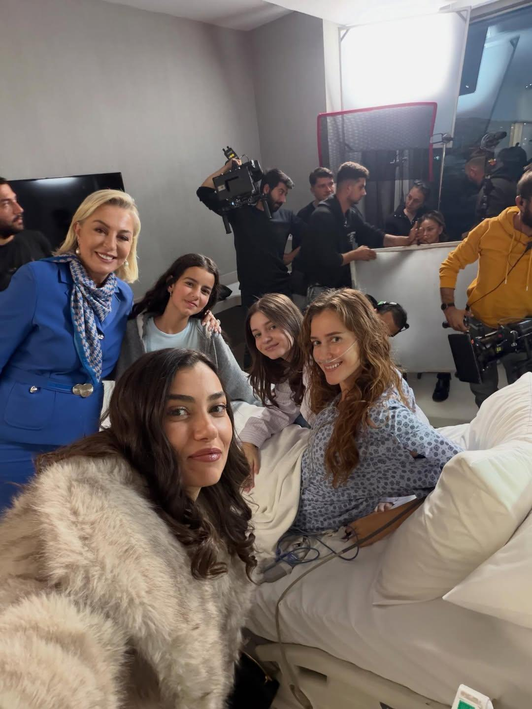 Sırlar ekranda, kahkaha sette!