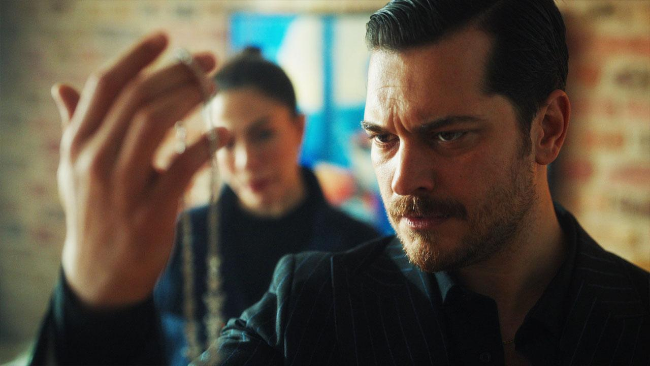 Eşref ve Nisan kavga ediyor!