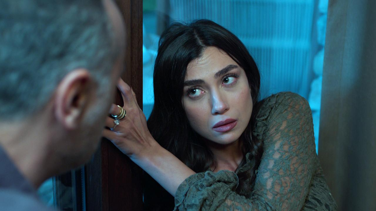 Azra’ya bir işkence daha!