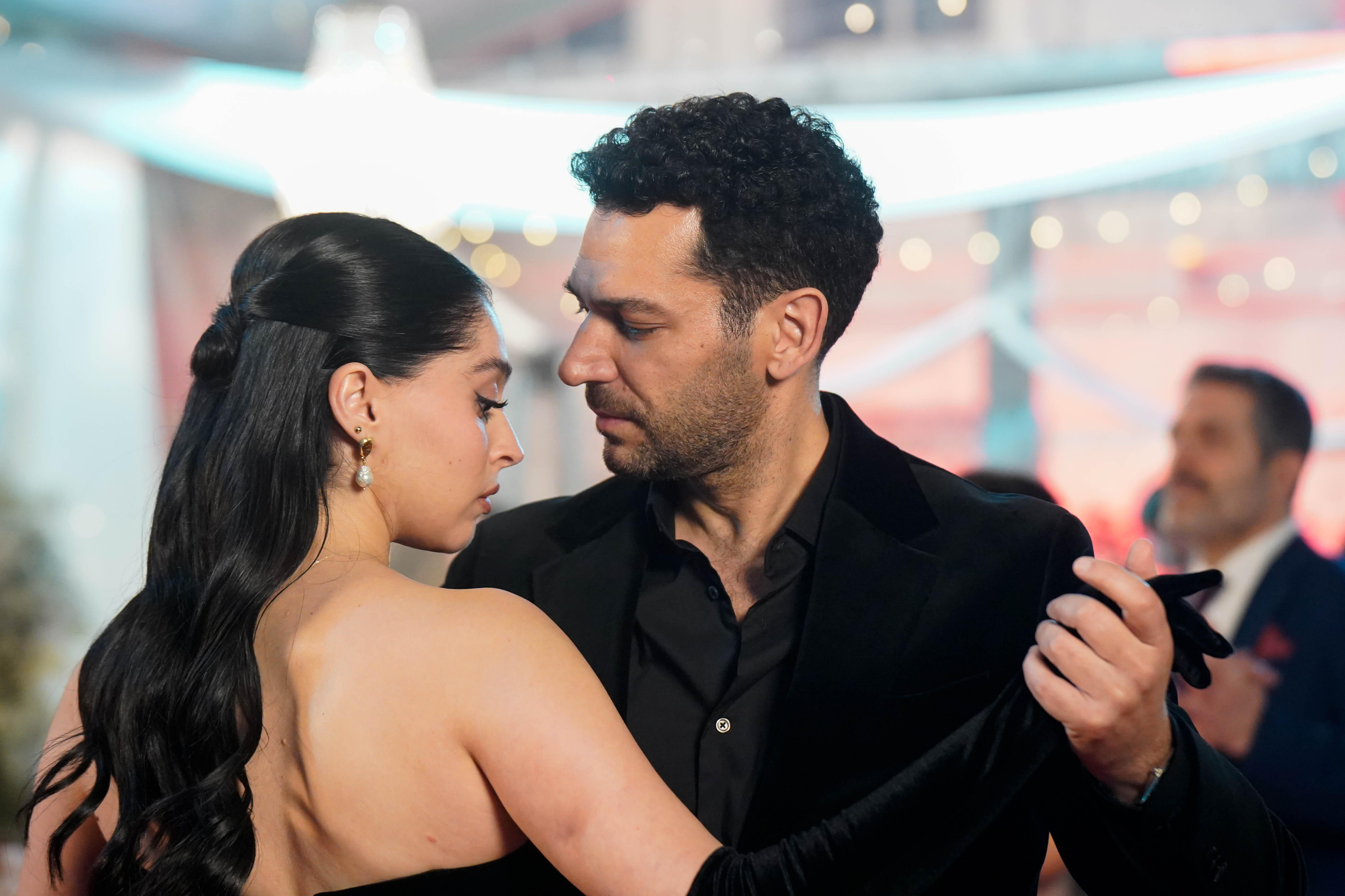 Güller ve Günahlar'da romantik dans!