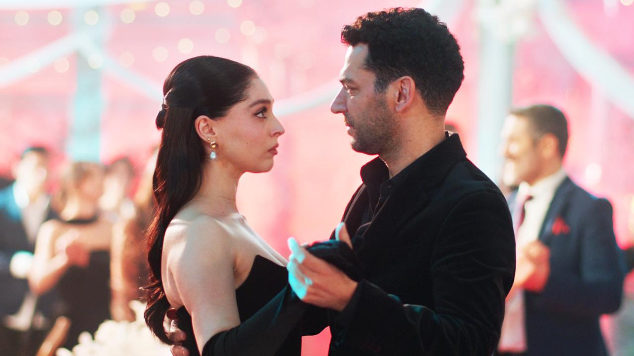 Zeynep ile Serhat'ın aşk dolu ilk dansı!