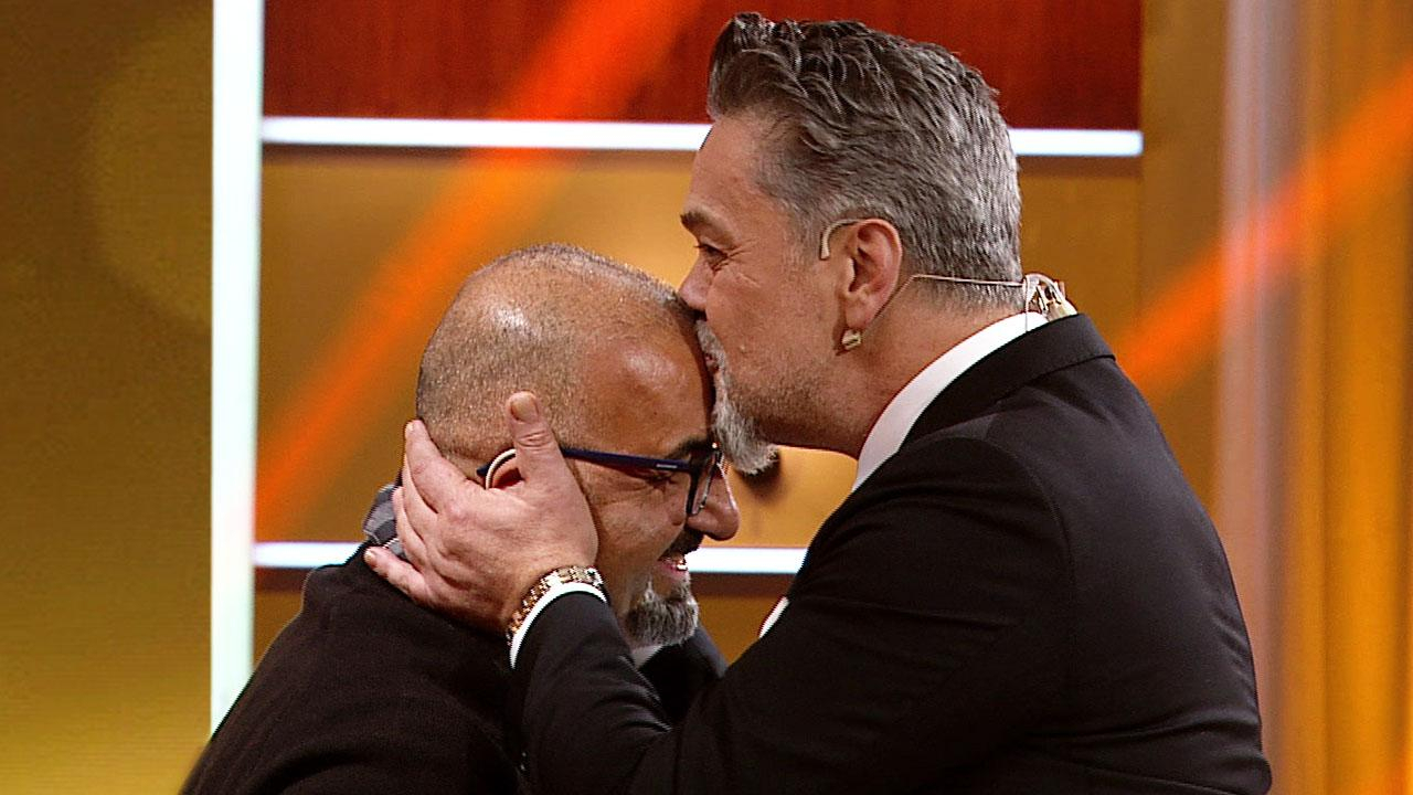 Beyaz, İbrahim Hoca'yı alnından öptü!