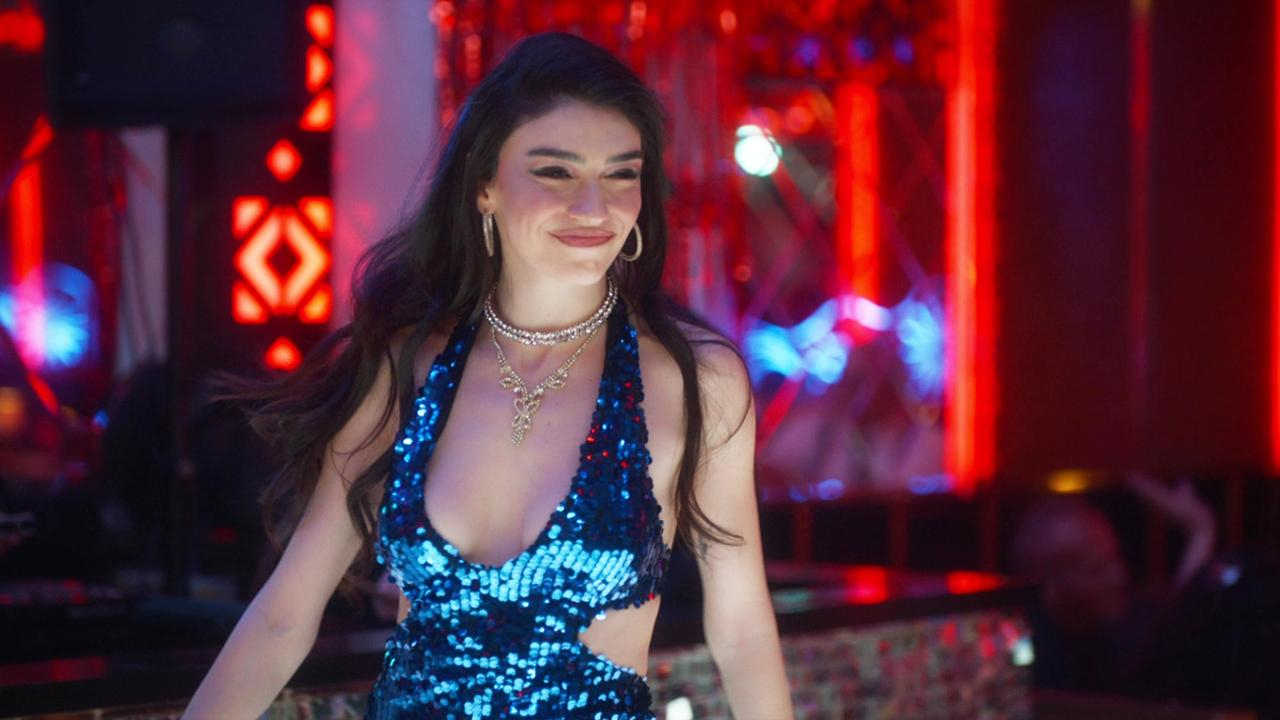 Dilber pavyon dansı! - "Hak Edeni İyi Bozarım"