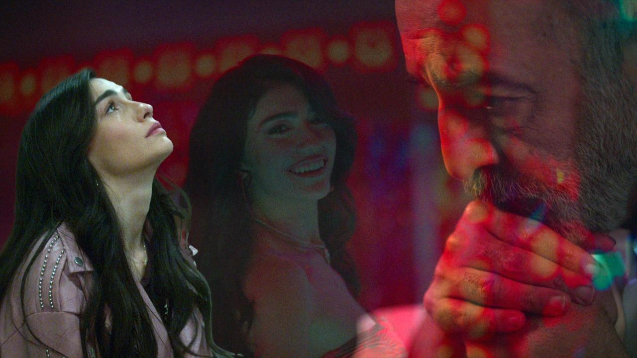 Ebru Gündeş - "Bende Kalacak" - İnci Taneleri Klip