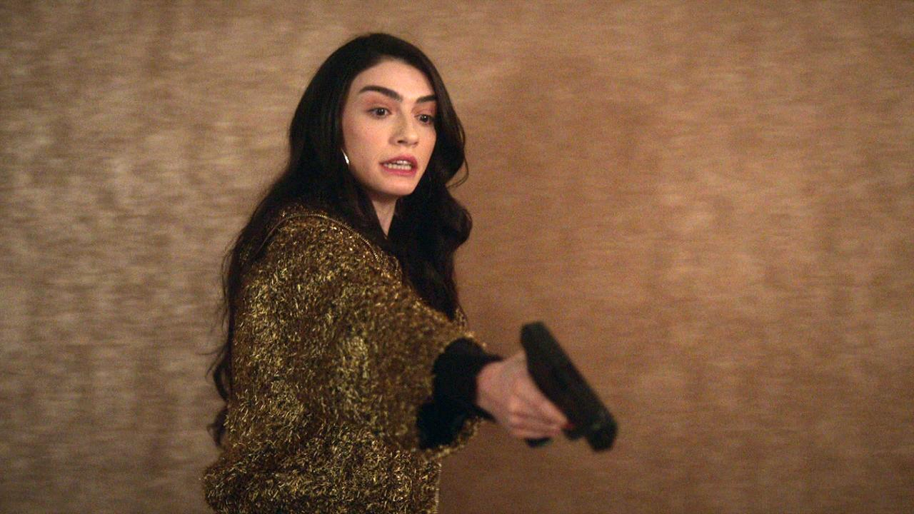 Dilber silahı çekti!