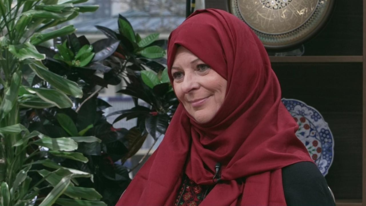 İngiliz Gazeteci Lauren Booth'un İslamiyet'i seçme hikayesi!