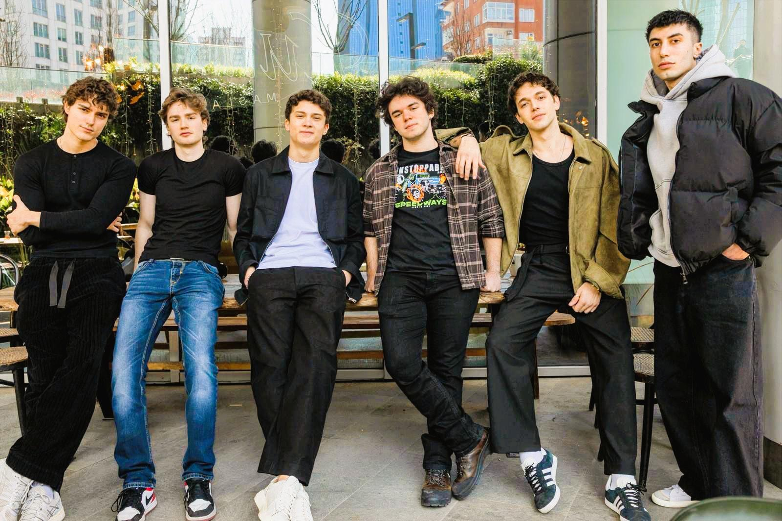 Bir aile hikayesi "Daha On Yedi" sete çıktı!