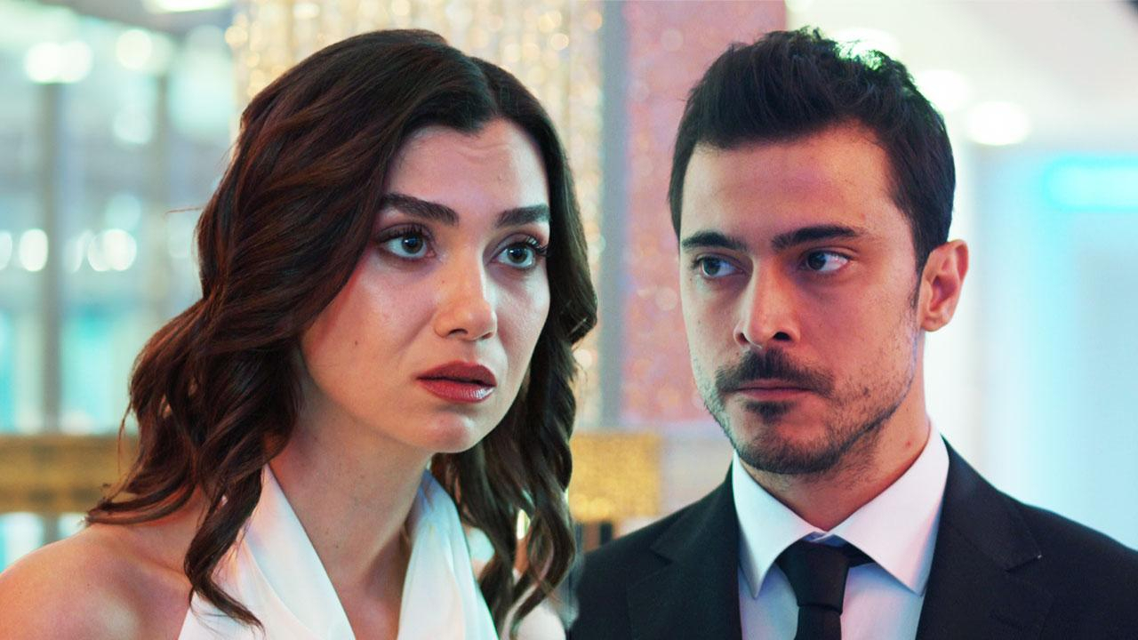 Azra, Mustafa'nın nişanına geldi!