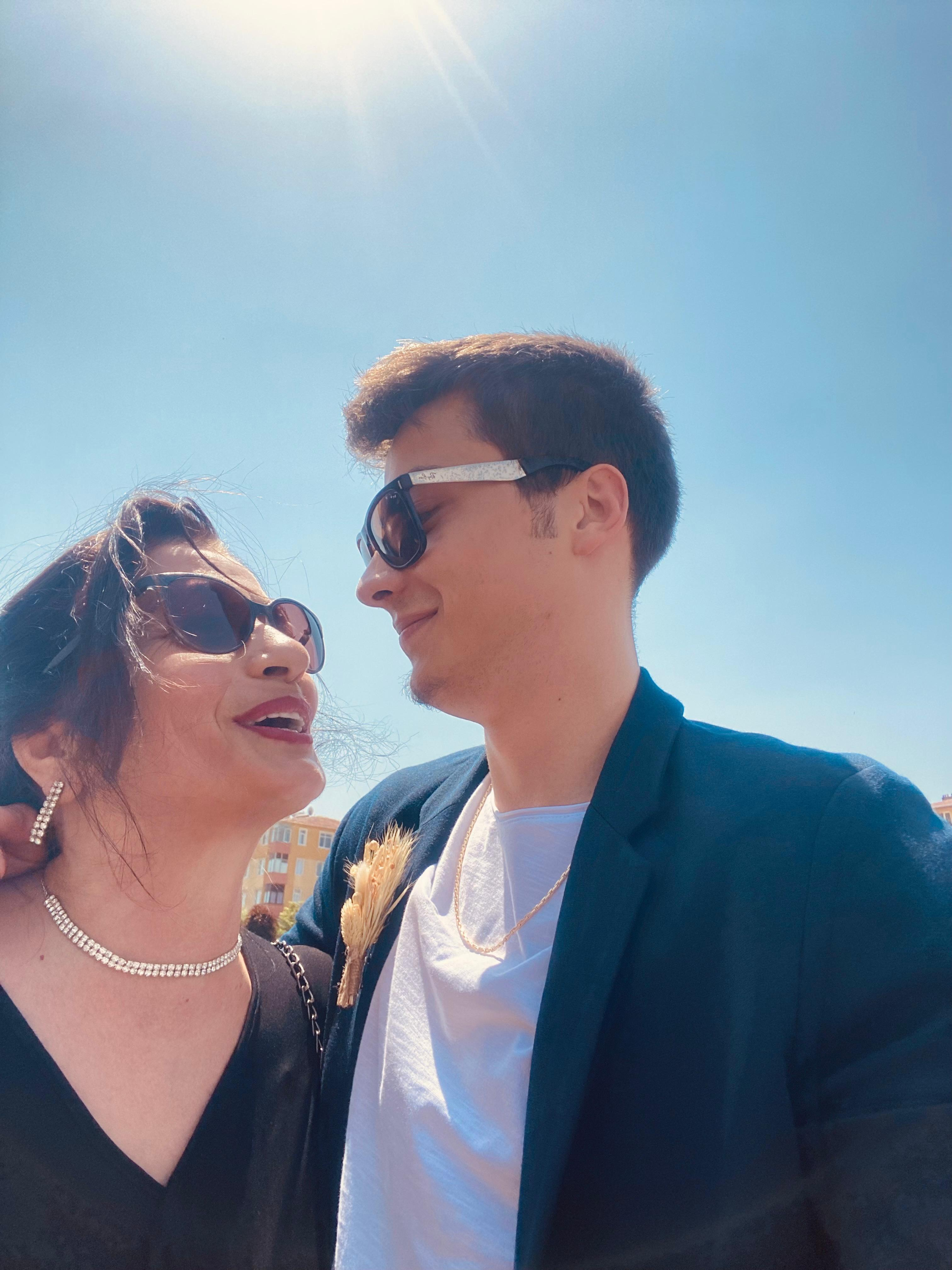 Anne sevgisi ekranlardan taştı!
