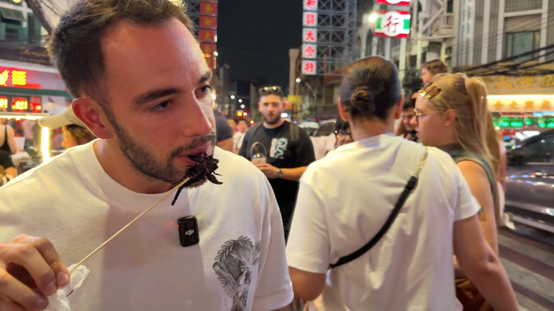 Kuralsız Sokaklar'da akrep menüsü!