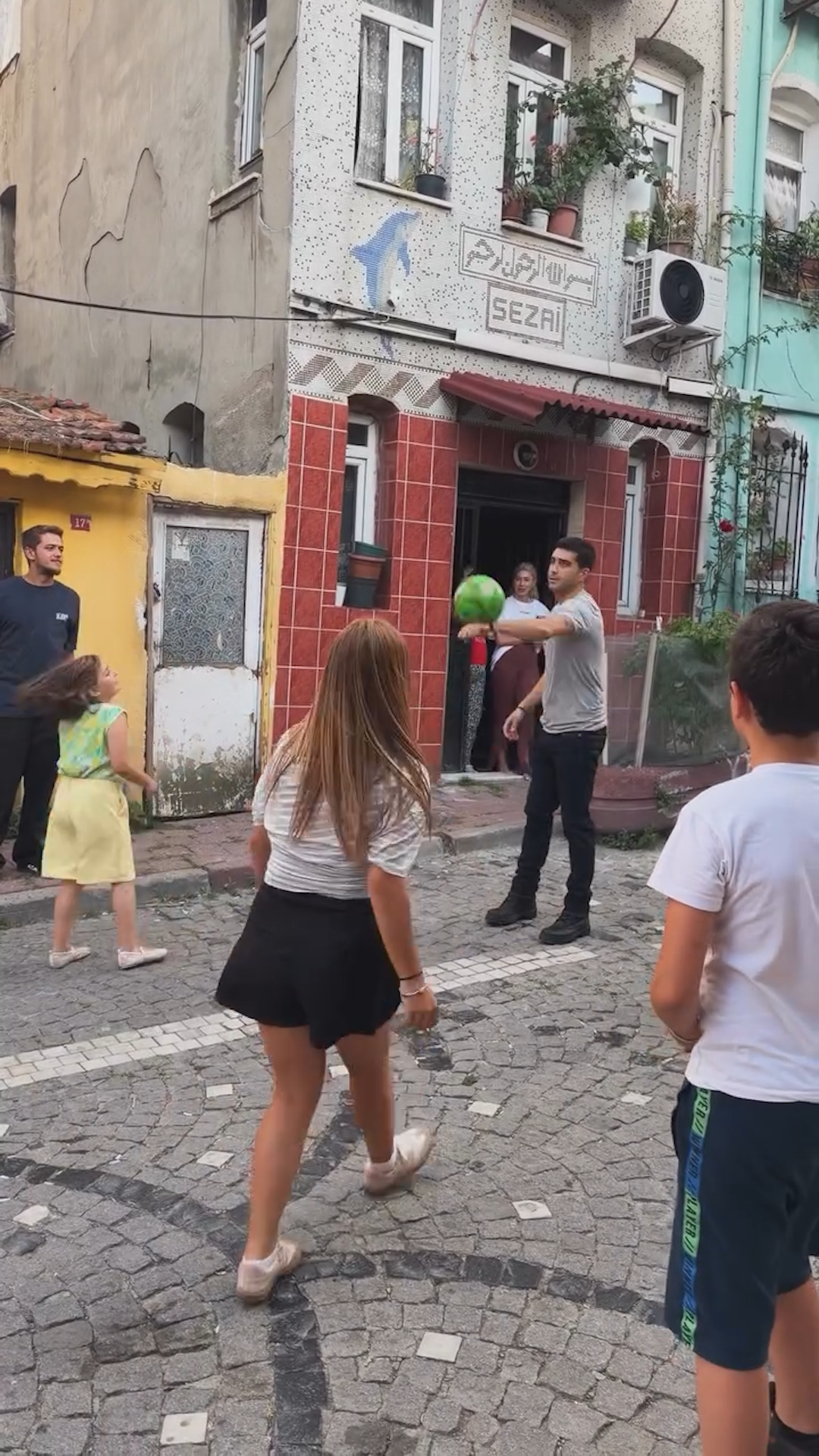 Balat'ta "Haysiyet" oyunu