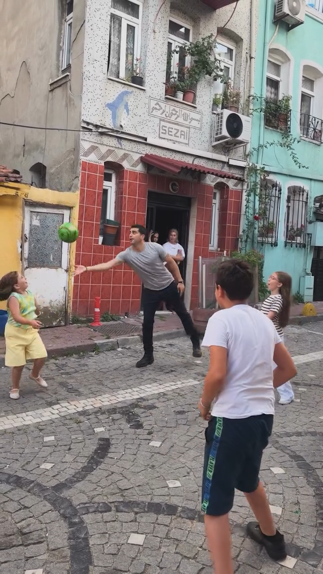 Balat'ta "Haysiyet" oyunu