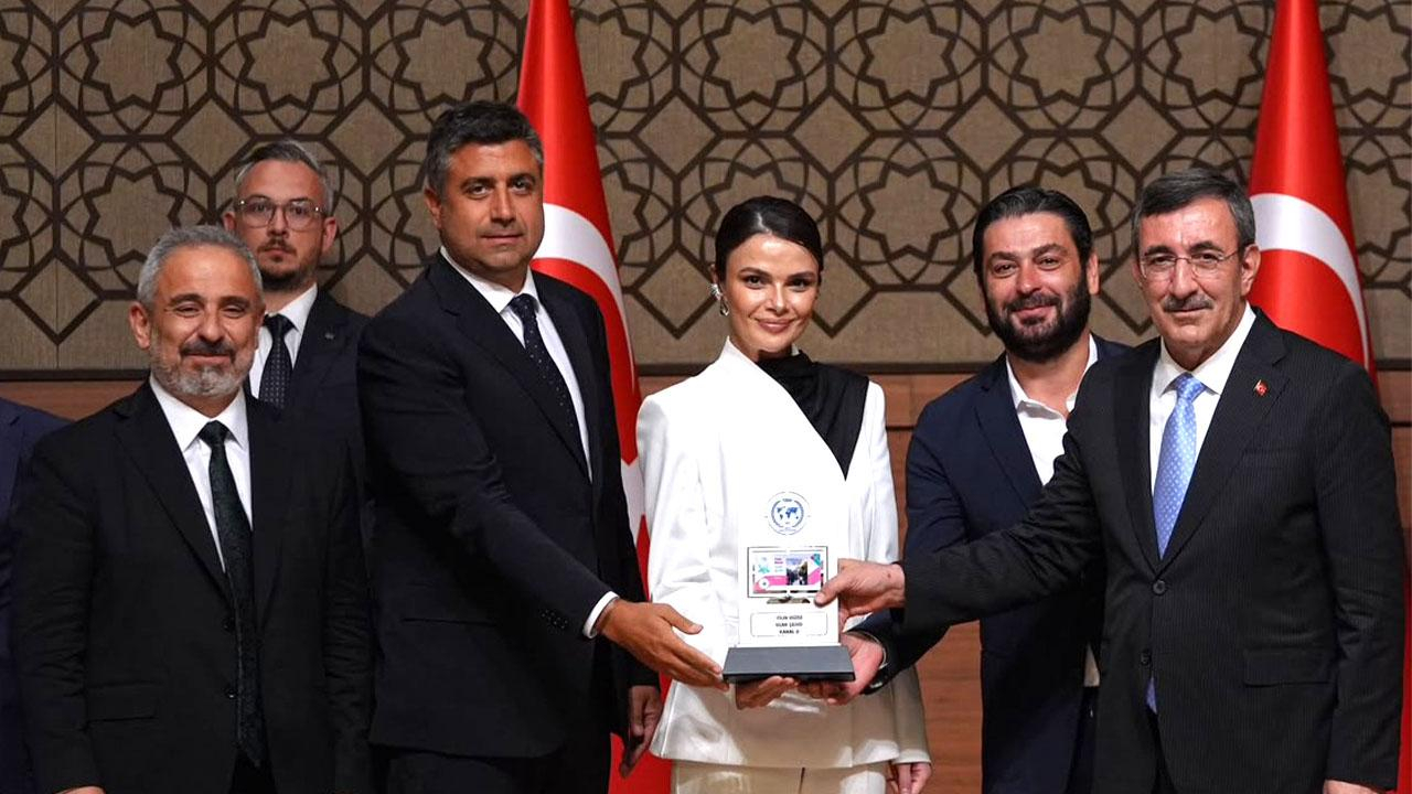 Yılın dizisi "Uzak Şehir"