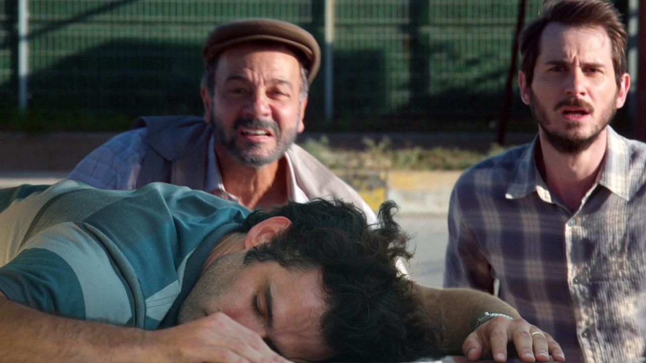 Aziz kamyonun altında kaldı!