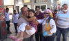 Kazada yaralanan küçük kız babasına sarılıp feryat etti | Video