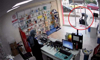 Eczanede çalışanı, yaşlı adamı kaldırıma böyle fırlattı | Video