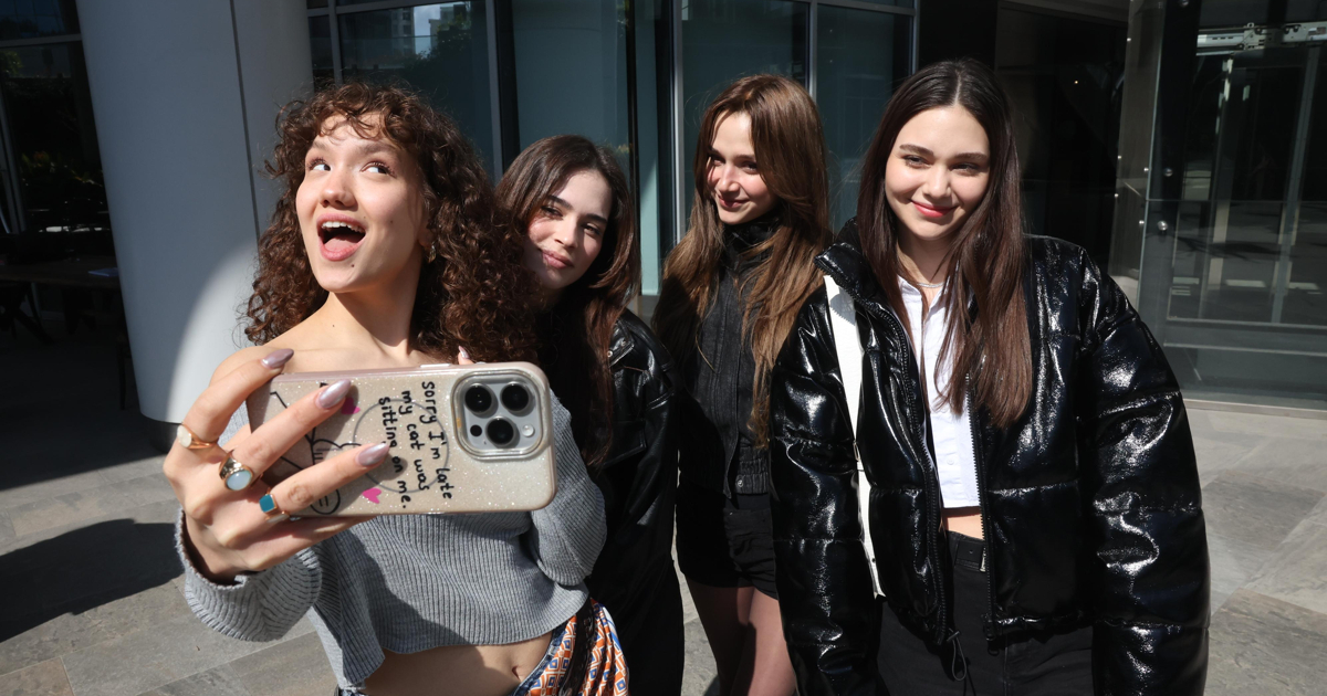 Daha On Yedi'nin gençlerinden ilk selfie'ler!