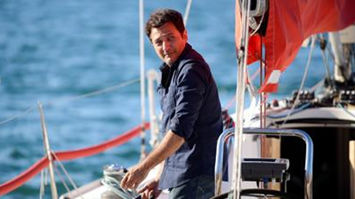 Porno bir yigitni koz oldida aldaydi.