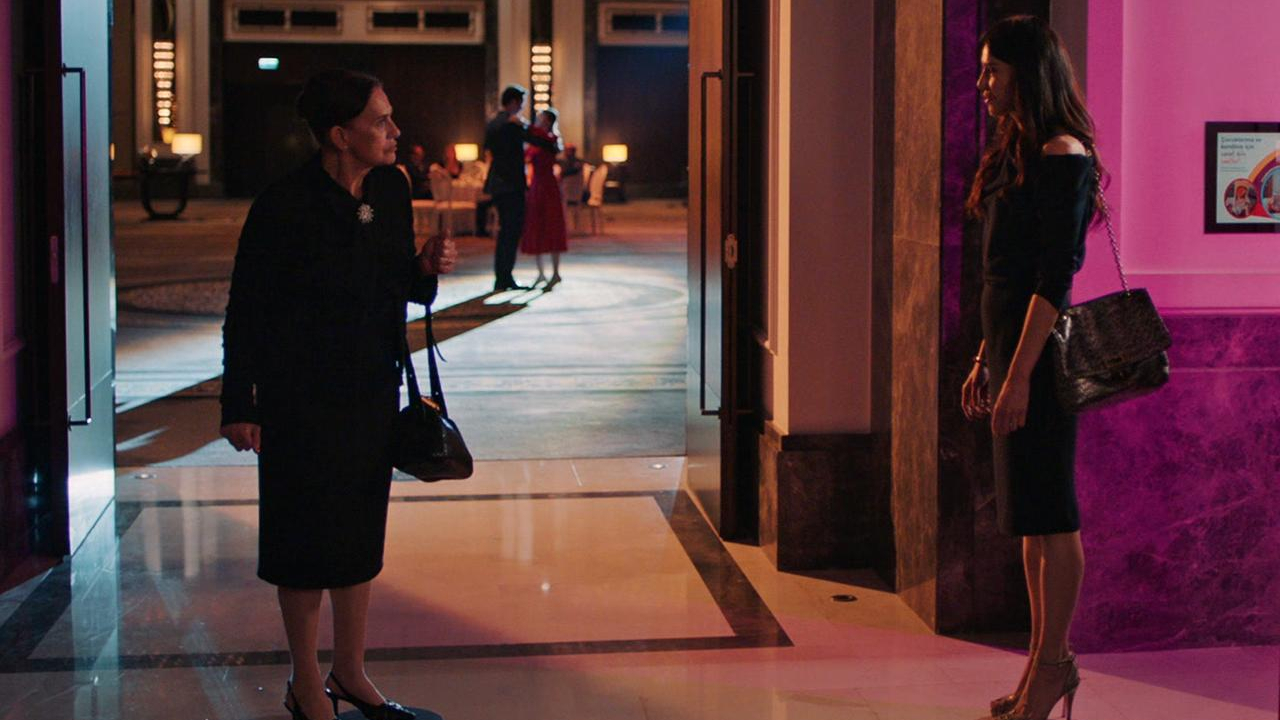 Camdaki Kız 8. Bölüm