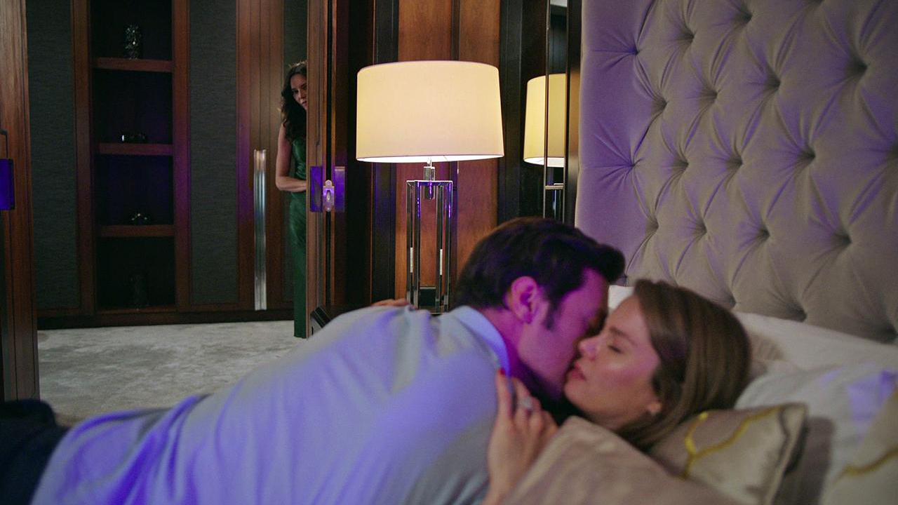 Camdaki Kız 13. Bölüm