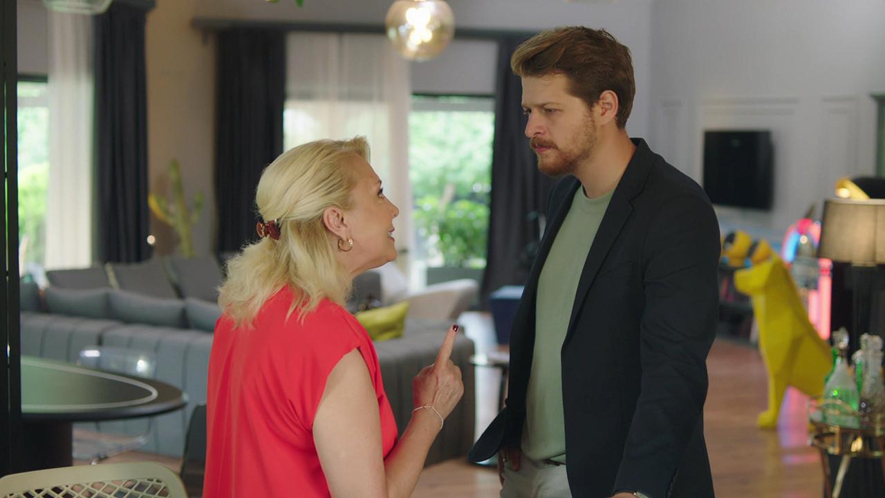 Tolga, annesi Suzan’dan şüpheleniyor!