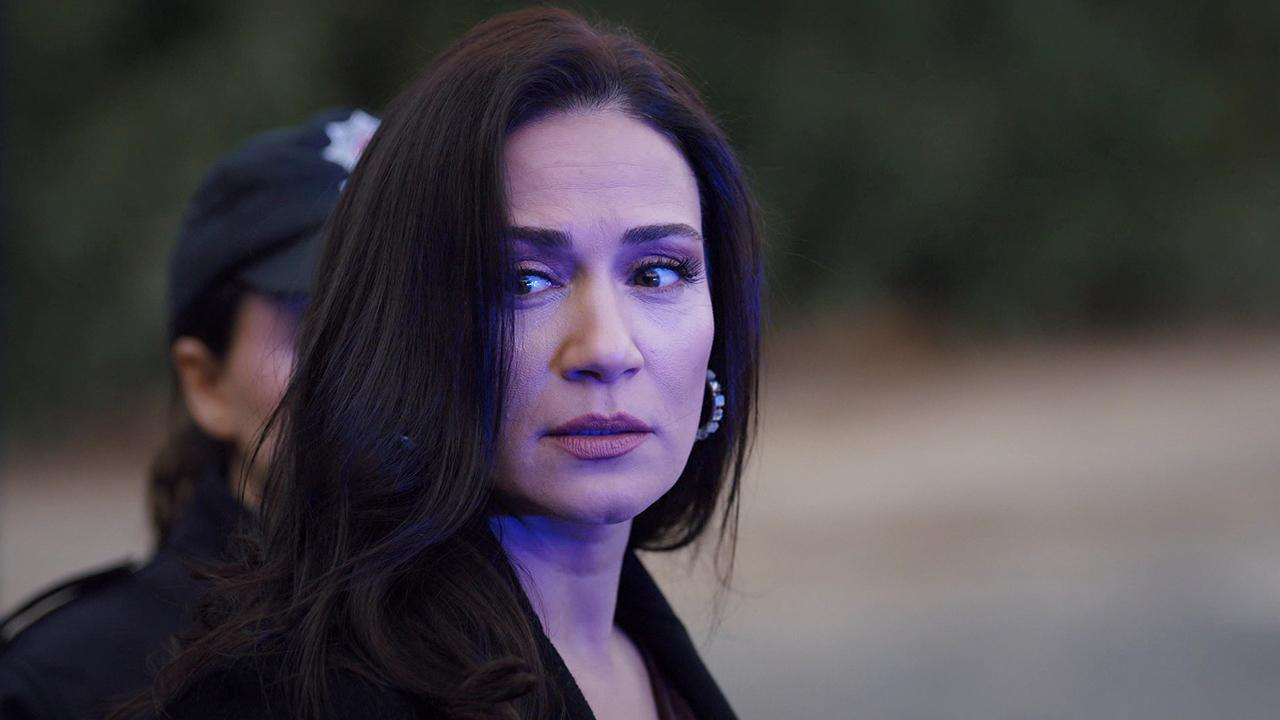 Berrin Aksoy’a ters kelepçe!