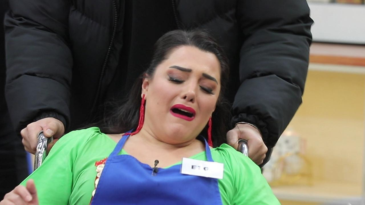 Ezgi, yaşadığı mutfak kazası sonucu hastaneye kaldırıldı!
