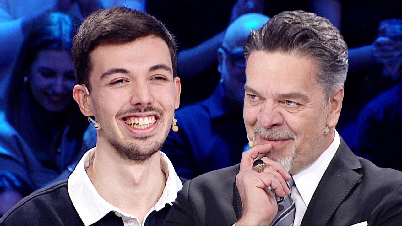 Beyaz’dan Roma jesti!