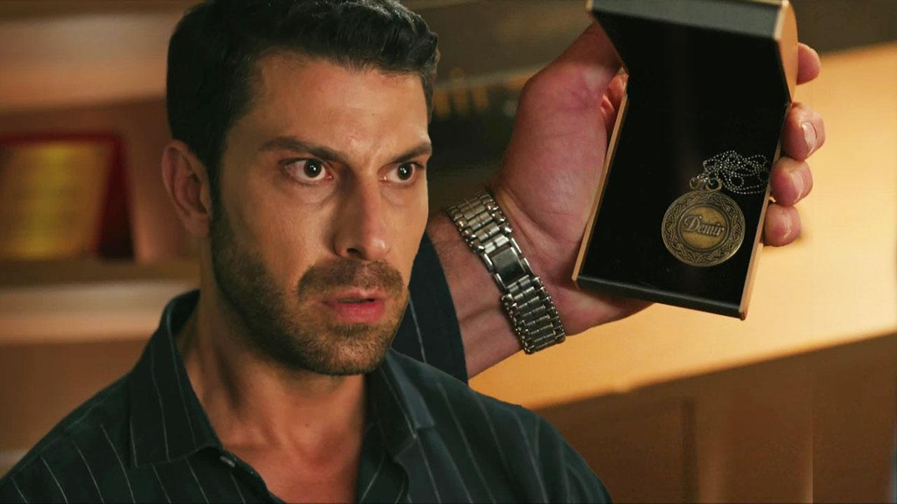 Hakan’ı delirten kolye!