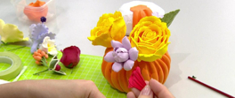Sanat kili ile balkabağı ve çiçek yapımı