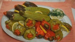 Tahin Soslu Karışık Dolma tarifi