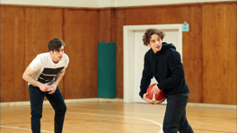Hakan ve Fiko'dan, Kıvanç'a basket dersi!
