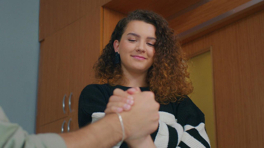 Melis, Arda'nın Zeynep'e aşık olduğunu anladı!