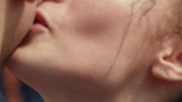 Ayça, Burak'ı öptü!