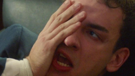 Burak'ı yumrukladılar!