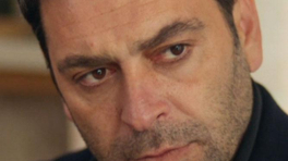 Gözünü kırpmadan imzayı bastı!