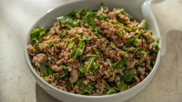 Karabuğdaylı Mantarlı Roka Salatası