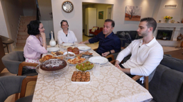 Orhan Hakalmaz'ın evinde bayram ziyafeti!