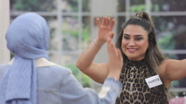 Puan sevincinden karşılıklı göbek attılar!