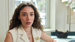 Azra'nın görüntüleri Ebru'nun elinde!