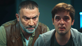 Mesut masaya yumruğunu vurdu!