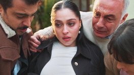 Zeynep bıçaklandı!