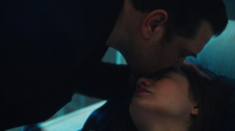 Eşref: "Hayattaki tek güzel şeysin!"