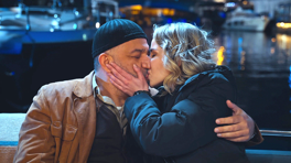 Aşk dolu öpücük her şeyi çözer