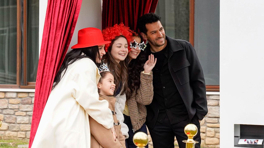 Kalplerde de reytinglerde de güller açtı!