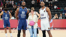 "Pembe Top" Cemre Baysel'le 13. kez sahaya çıktı