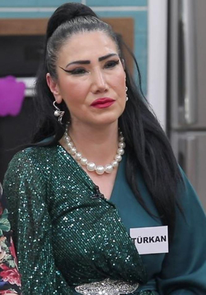Türkan Hanım, geliniyle yarışmak istemiyor!