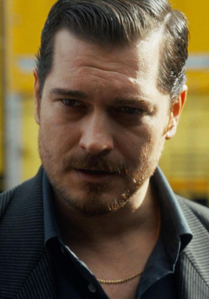 Eşref Tek mekandan adam alıyor!