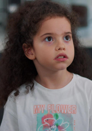 Kader evden kovuldu!