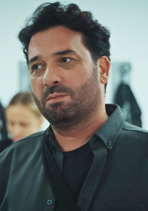 Hakan'ın tenisçi dirseği!